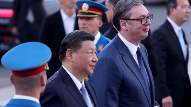 Chinese president Xi op bezoek in Servië
