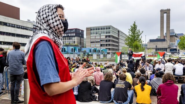 Barricades op de campus: een reconstructie van de Amsterdamse studentenprotesten