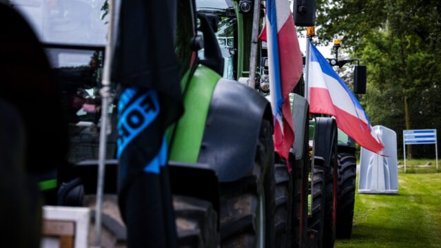 Nederlandse boeren protesteren in Brussel tegen Europees landbouwbeleid: 'Ze willen rotzooi trappen'