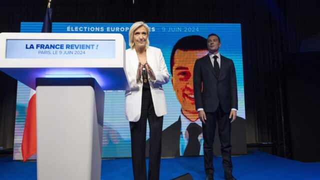 Grote overwinning voor Le Pen: Macron roept landelijke verkiezingen uit