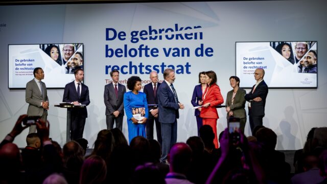 Staatscommissie rechtsstaat: 'Overheid is te ingewikkeld, mensen raken de weg kwijt'