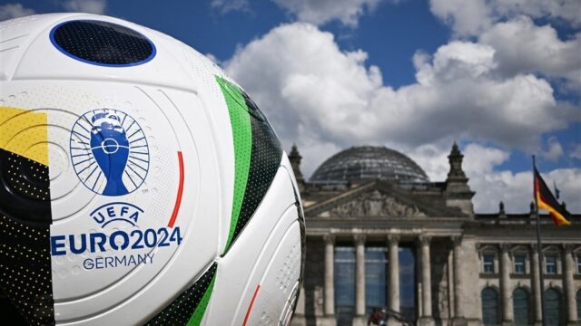 Stand.nl: 'Het EK voetbal is een welkome afleiding'