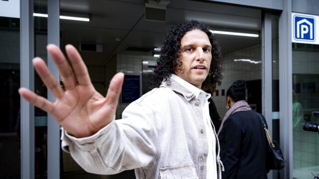 Van knuffelmarokkaan tot mogelijke zedendelinquent: hoe Ali B. van succesvol artiest in de strafbank belandde