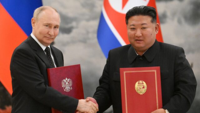 Poetin biedt Noord-Korea hulp aan na overstromingen, maar Kim Jong-un 'wil geen pottenkijkers'