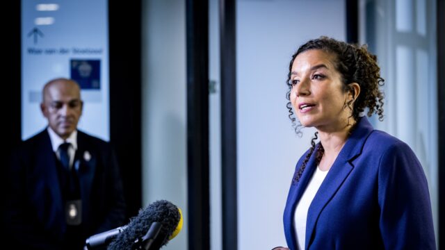 Kabinetscrisis afgewend: Achahbar stapt op, andere NSC-bewindslieden blijven