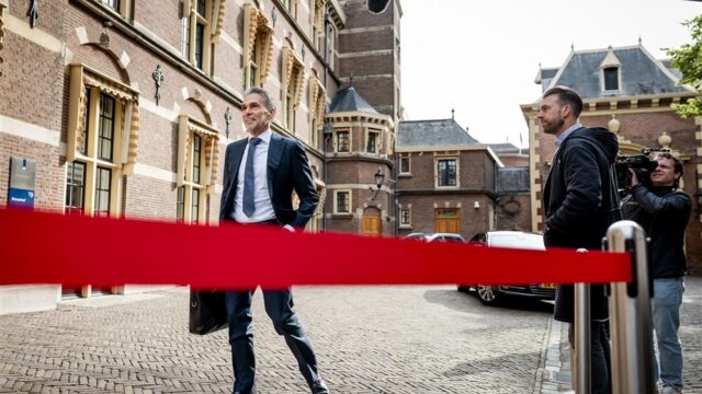 Stand.nl: 'Heb jij vertrouwen in het kabinet Schoof?'