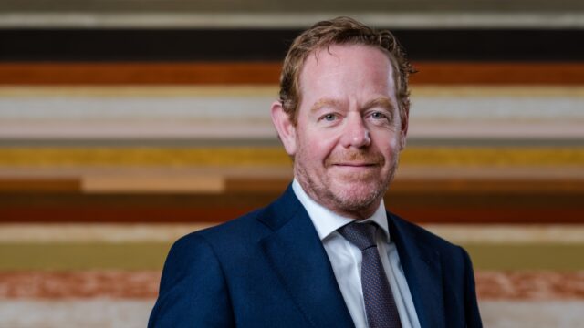 Minister Van Weel (Justitie en Veiligheid) roept burgers op zelfredzamer te zijn mocht oorlog hier uitbreken
