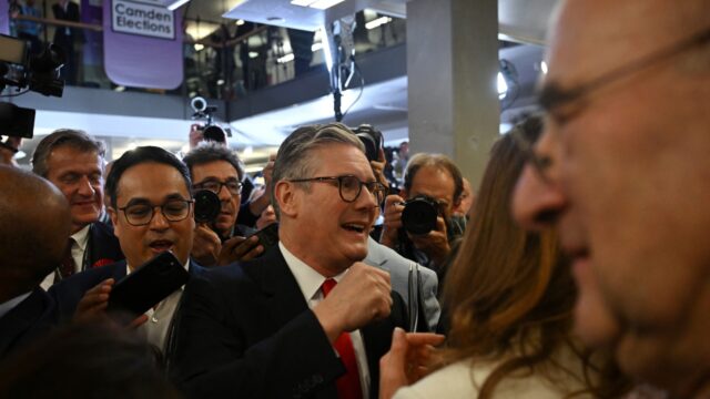 'Landslide victory' voor nieuwe Britse premier Keir Starmer