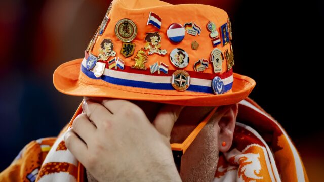 Oranje verliest in halve finale in blessuretijd van Engeland: 'Dit doet zoveel pijn'