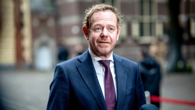 Justitieminister Van Weel (VVD) doet oproep aan demonstranten: 'Houd je aan de wet'