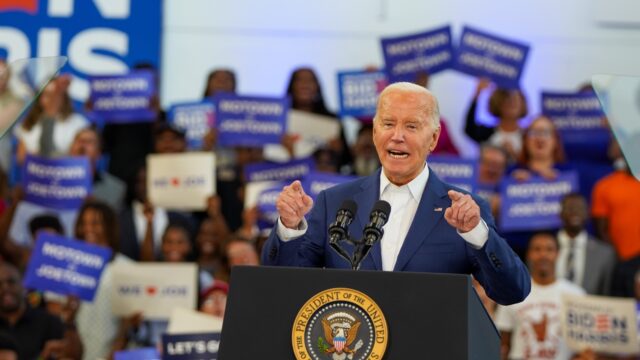 Biden niet verkiesbaar in november, wisselende reacties in VS