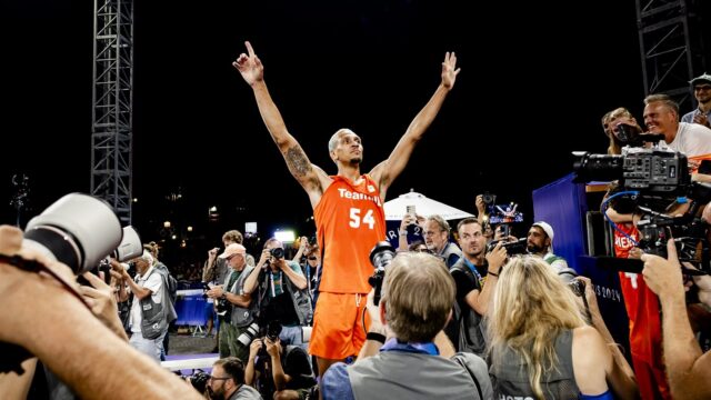 3x3-basketballers pakken historisch goud in Parijs: 'Heb geen seconde geslapen'
