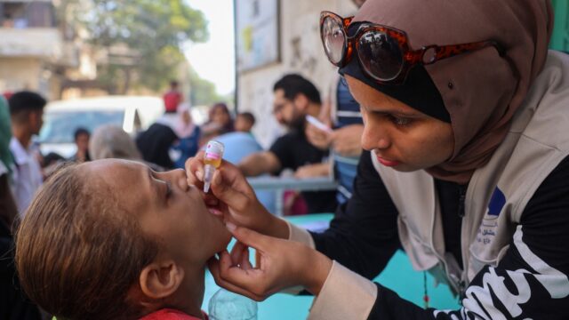 Hoe organiseer je een vaccinatieprogramma in een oorlogsgebied?