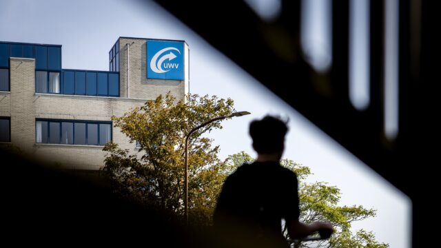 Kabinet Jetten komt met plannen voor het bezuinigen op AOW, WIA en WW: 'Puur een financiële noodzaak om Defensie te kunnen financieren'