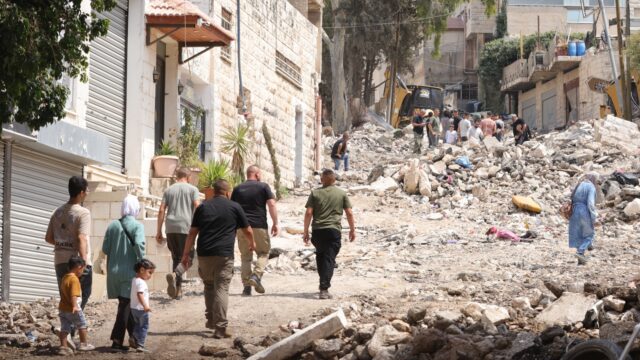 Bulldozers veroorzaken veel schade in Jenin, civiele infrastructuur weggevaagd