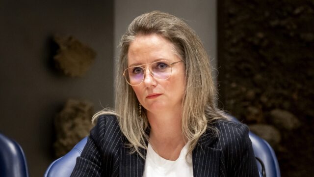 Zorgminister Fleur Agema over administratielast in de zorg: 'Moet binnen 6 jaar gehalveerd'
