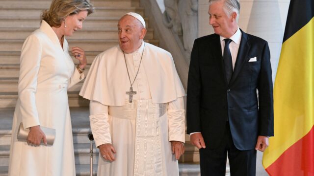 Waarom bezoekt Paus Franciscus Nederland niet?