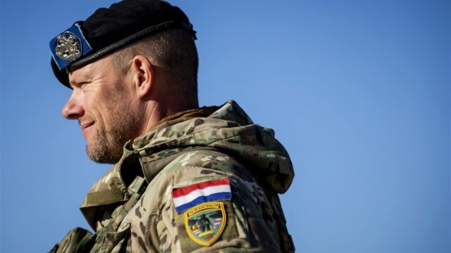 Stand.nl: 'Nederland moet militairen naar Oekraïne sturen bij bestand'