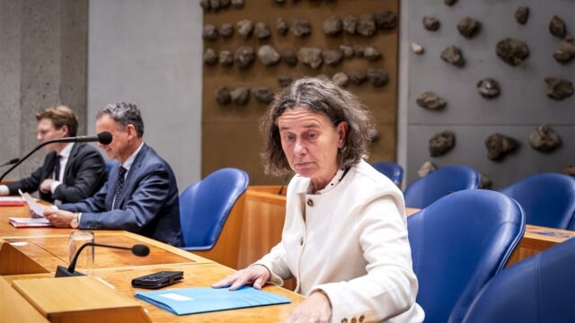 Stand.nl: 'Met de asielnoodmaatregelenwet schiet niemand iets op'