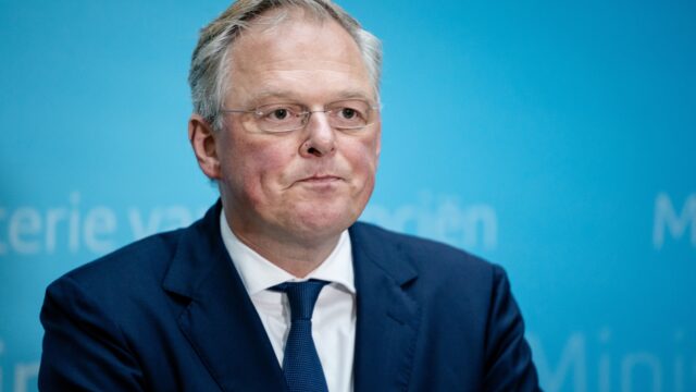 Oud-minister van Financiën Dijsselbloem: 'Idsinga wordt door Wilders voor de trein gegooid'