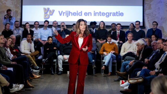 Islamitische scholenkoepel overweegt juridische stappen tegen uitspraken Yesilgöz