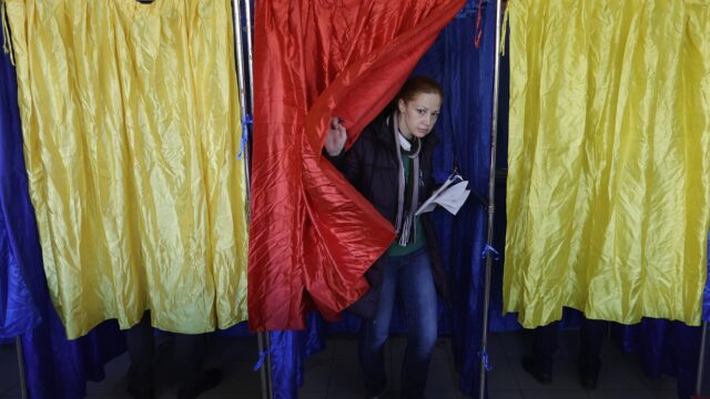 Pro-Russische kandidaat wint onverwacht eerste ronde Roemeense presidentsverkiezingen