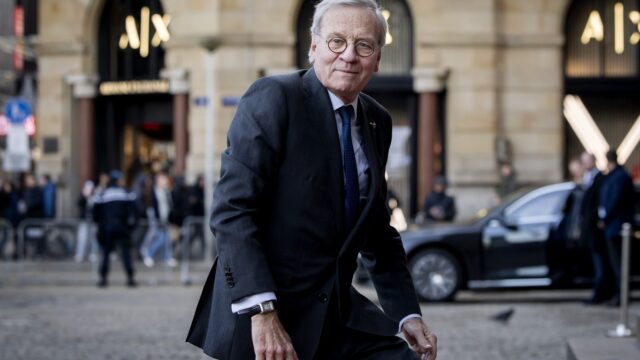 Oud-NAVO-baas De Hoop Scheffer tegen Den Haag: staak verzet tegen eurobonds