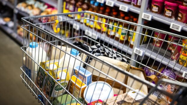 'Reguliere prijzen acht procent lager' als alle supermarkten stoppen met stapelkorting