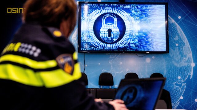 Mag de politie straks iedereen online volgen, ook als je nergens van verdacht wordt?
