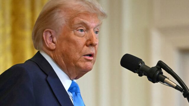 Podcast De Dag: Volgt Trump een draaiboek, en zo ja: wat is zijn plan?