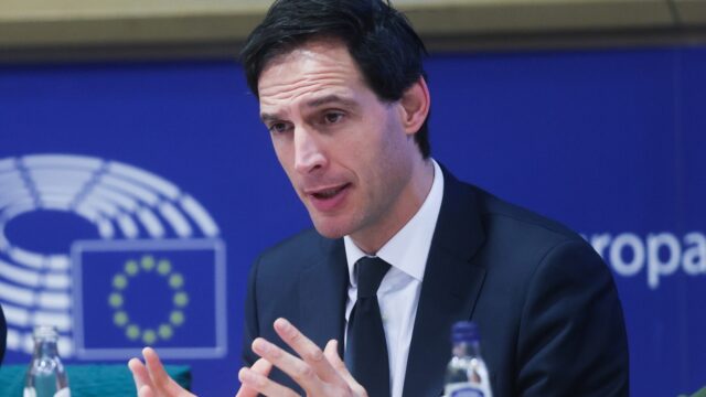 Eurocommissaris Wopke Hoekstra: 'Buitengewoon ongelukkig dat Slowaakse minister-president naar Russische militaire parade gaat'