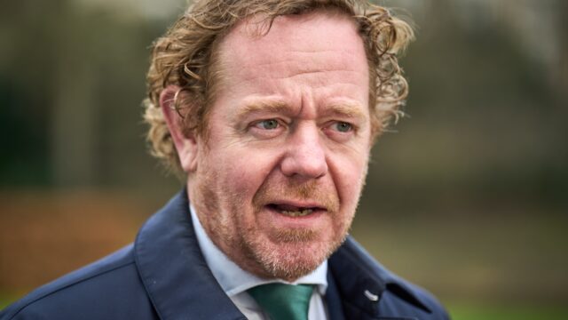 Minister Van Weel: ministerraad moet unaniem zijn voor leveren troepen aan vredesmacht