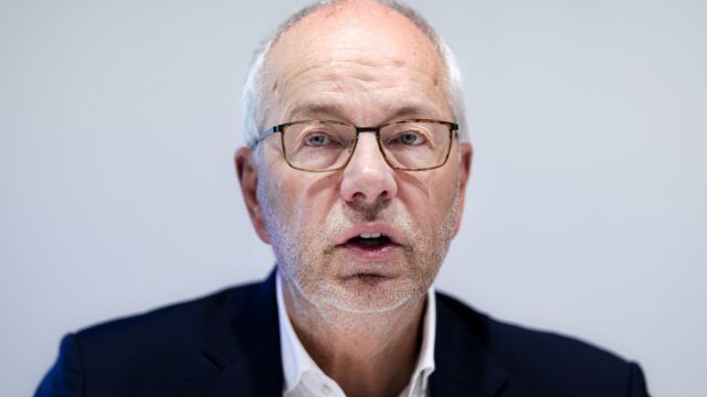 Schipholbaas waarschuwt: geen vakantievluchten op Lelystad Airport kost Staat miljard