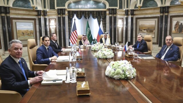 Kritiek op onderhandelingen tussen Amerika en Rusland: 'Op deze manier is het zinloos'