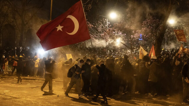 Turkse betogers strijden voor laatste beetje democratie
