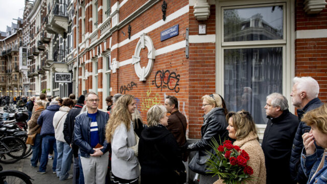 Waarom kan de dood van een beroemdheid je raken terwijl je die persoon niet kent?