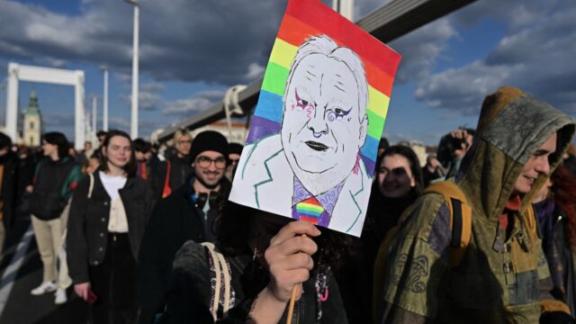Podcast De Dag: homo in Hongarije
