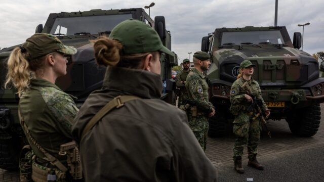 Moeten er meer vrouwen bij Defensie? 'Het werk wordt niet lichter als je de fysieke eisen aanpast'