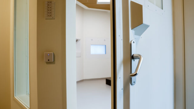 Men wil van de isoleercel af, maar het aantal opsluitingen neemt toe: 'Andere aanpak nodig'