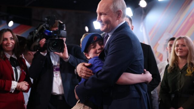 Russische kinderen worden al jong klaargestoomd voor het leger