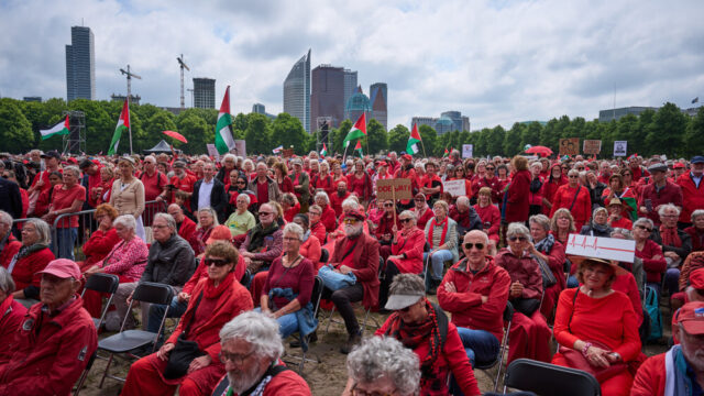 Stand.nl: 'Het kabinet moet op zijn minst reageren op de Rode Lijn-demonstratie van gisteren'