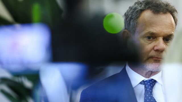 Podcast De Dag: hoe vergaat het... buitenlandminister Veldkamp?