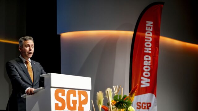 Als hulp aan uitgeprocedeerden écht strafbaar wordt, trekt SGP steun asielwet in