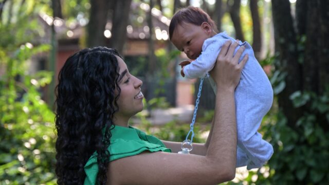 Babypoppengekte in Brazilië zorgt voor onrust en politiek debat