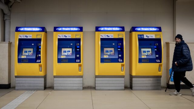 'NS-medewerkers, stop met die stakingen, maar doe publieksvriendelijke acties'