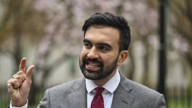 Jonge, progressieve burgemeesterkandidaat New York schudt Democratische partij op