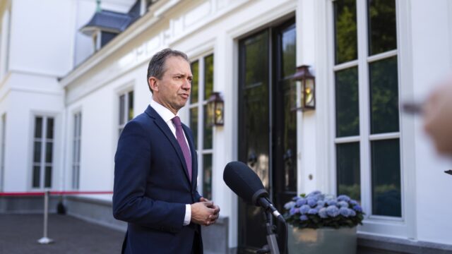 Minister Van Hijum (Sociale Zaken) na misstanden Saints & Stars: 'Onacceptabel'
