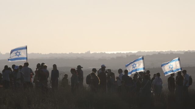 Waarom de NOS en Trouw wel over genocide spreken in Israël en het AD niet