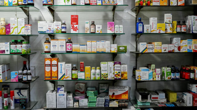 Waar komen de medicijntekorten vandaan? 'Er hoeft maar een schip dwars te liggen'