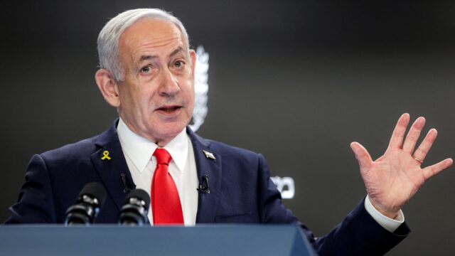 'Israël raakt steeds verder geïsoleerd van de rest van de wereld en Netanyahu weet dat'
